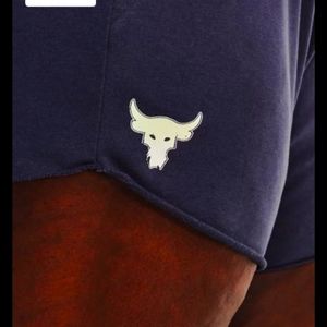 3x. Under armour project rock plus size shorts.